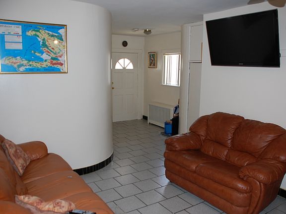 3rd image of 21819 119th Ave