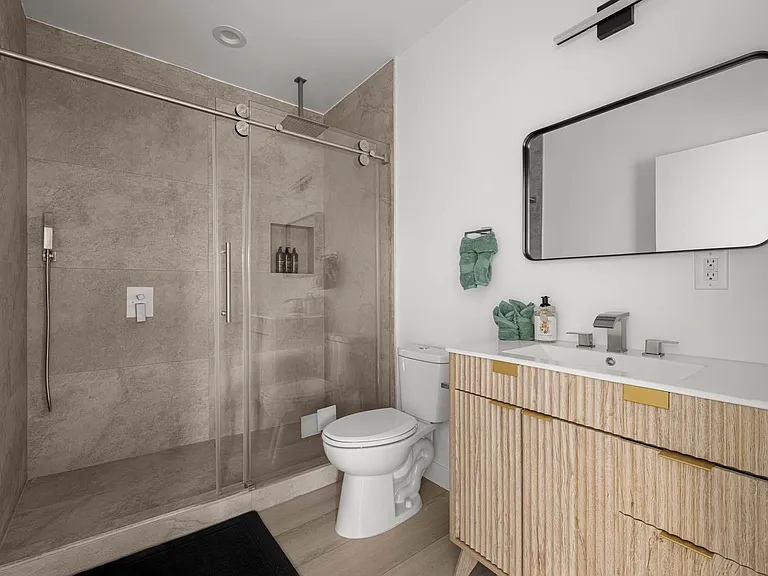 22309 Leadwell St #1 — Photo 6