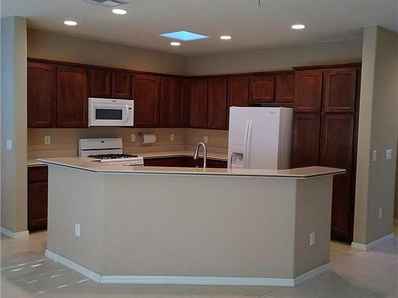 3rd image of 5415 Progresso St