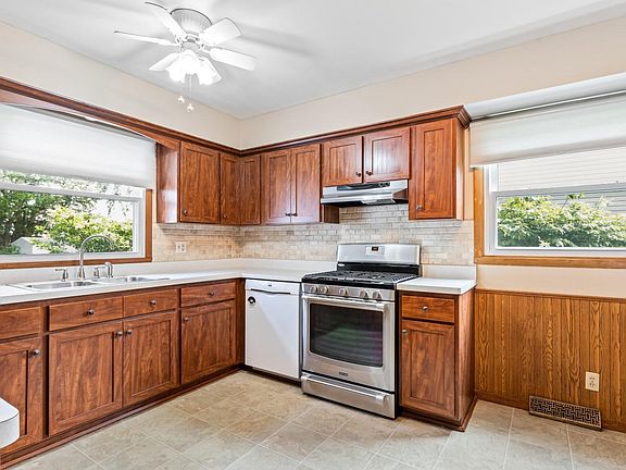 5th image of 2761 Bordeaux Dr
