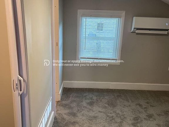 4th image of 2555 Pelton Ave
