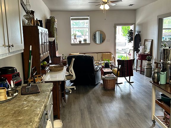 5th image of 619 Kent Ave #619