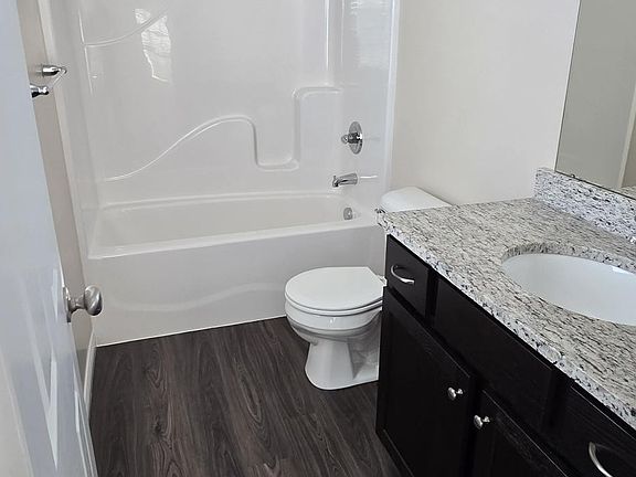 4th image of 6454 Elsinor Ct