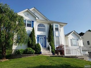 21 Candour Ct, Hackettstown, NJ