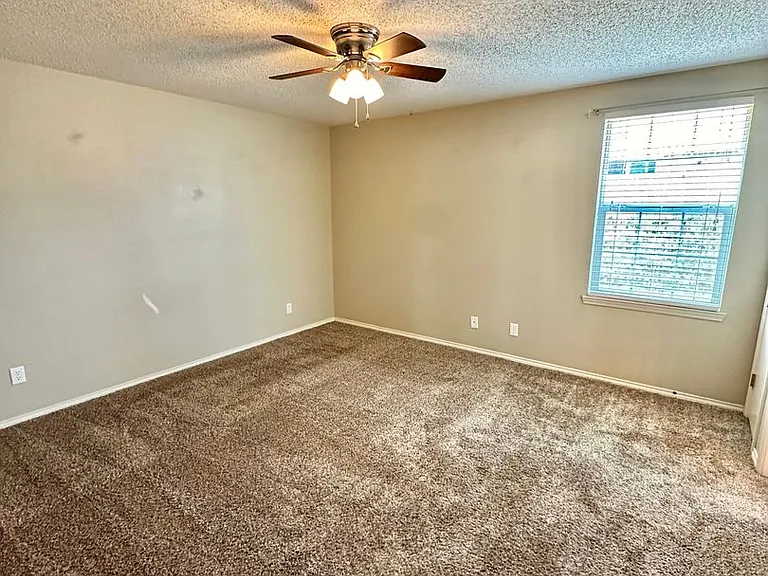 1206 Elmo Ln — Photo 18