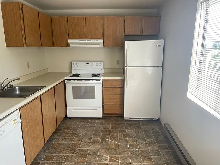 690 NW Atalanta Way #L — Photo 4