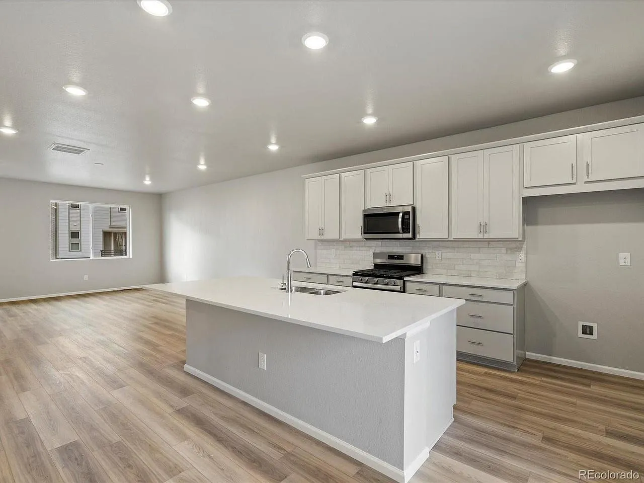 3 bed, 1788 sqft, $3,295 — Photo 2