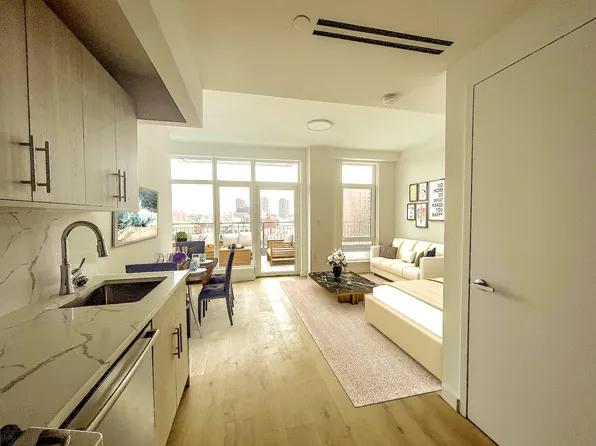 1516 Park Avenue image 2 of 17