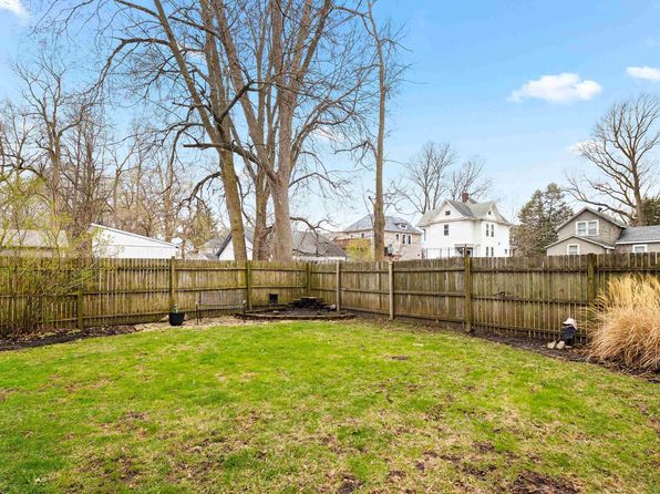 1122 N Broad St, Galesburg, IL 61401