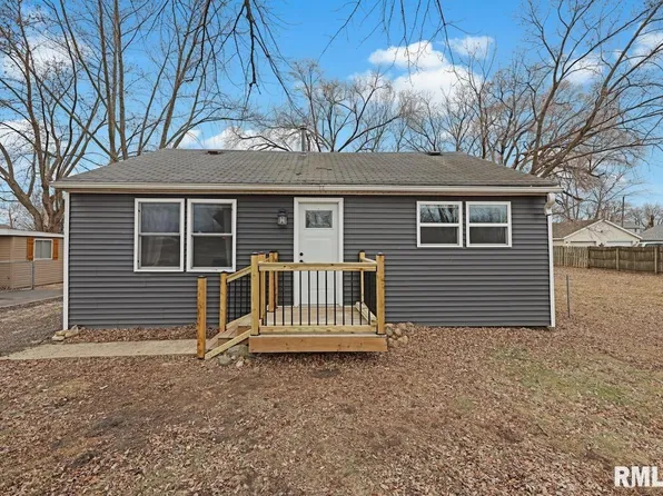 1141 Perry St, East Peoria, IL 61611
