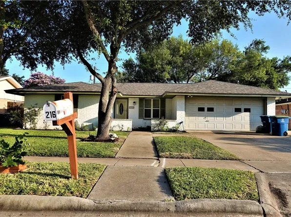 216 Llano Dr, Portland, TX 78374