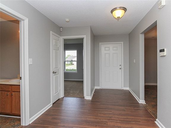 3rd image of 1611 Sweetwater Ln