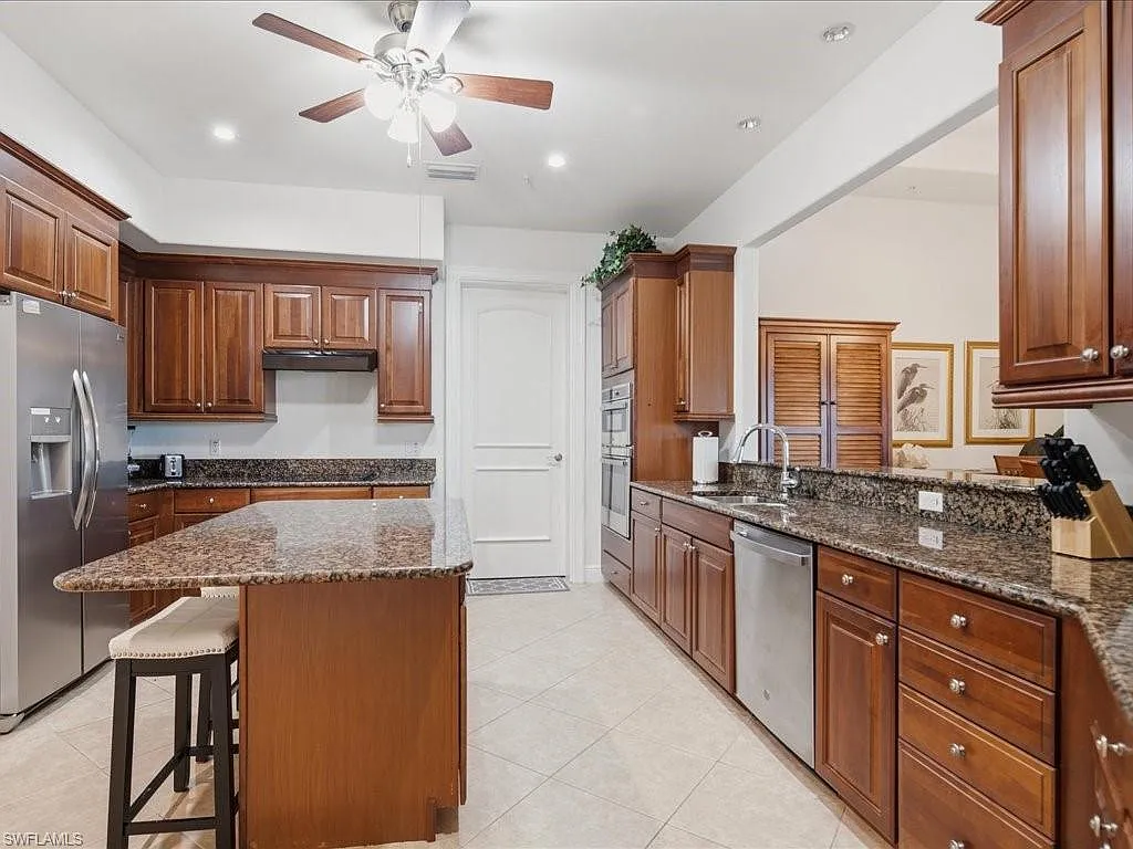3 bed, 2.5 bath, 2014 sqft, $3,600 — Photo 3