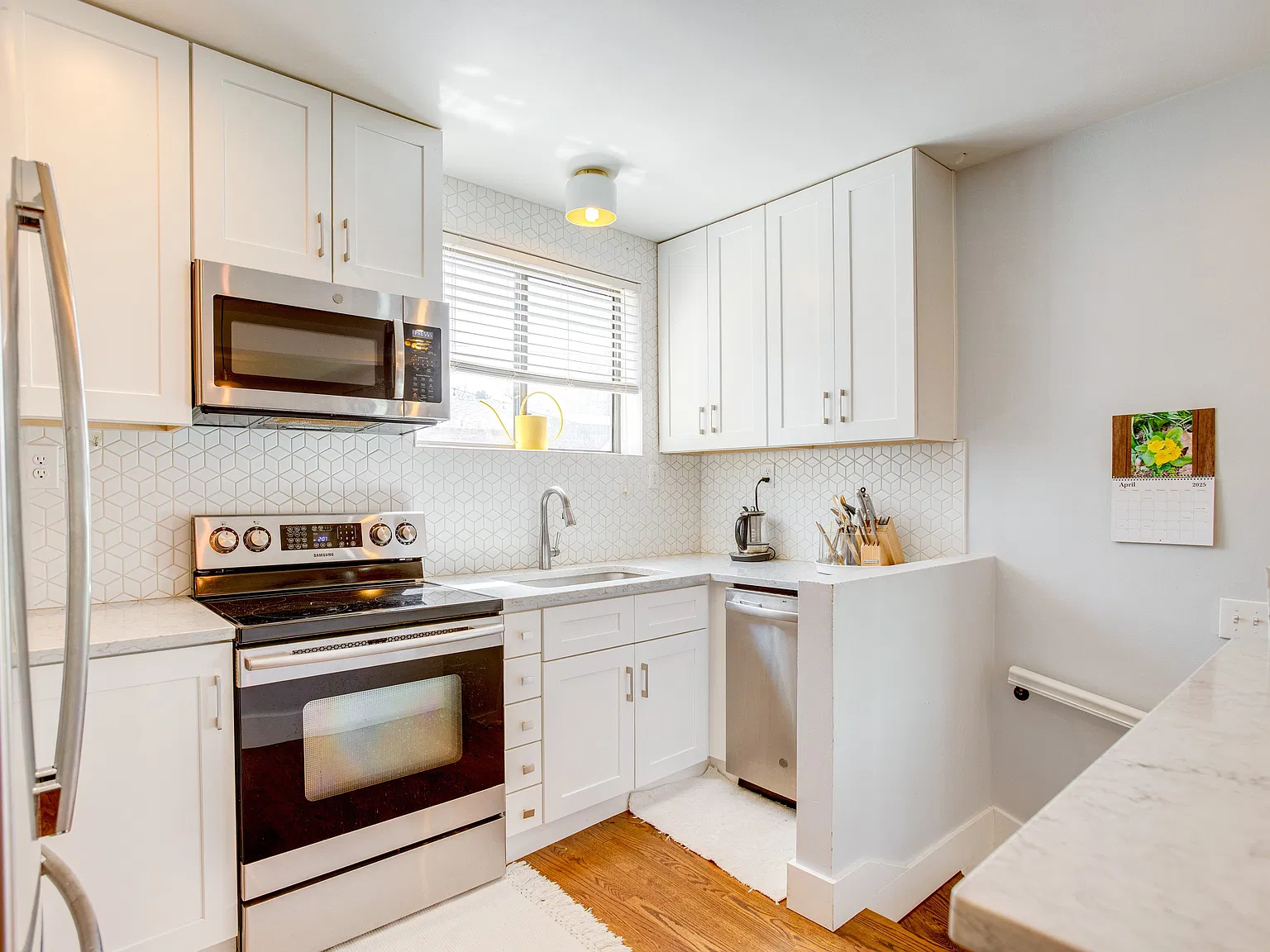 3 bed, 1852 sqft, $3,495 — Photo 3