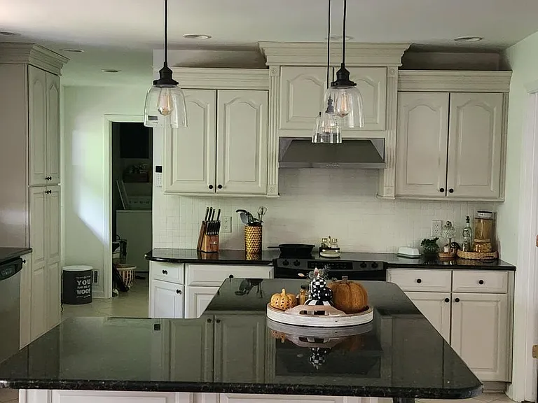 2622 Creekview Dr SW — Photo 2