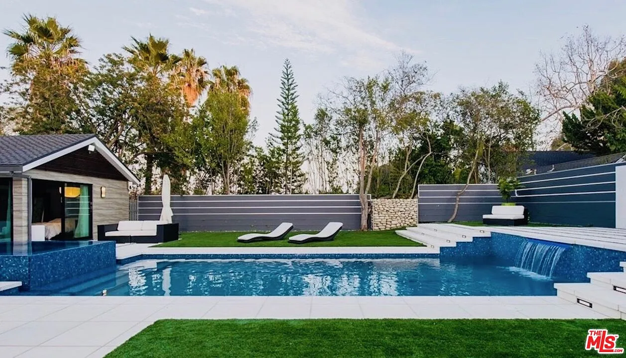 4 bed, 5.0 bath, 4200 sqft, $30,000 — Photo 3