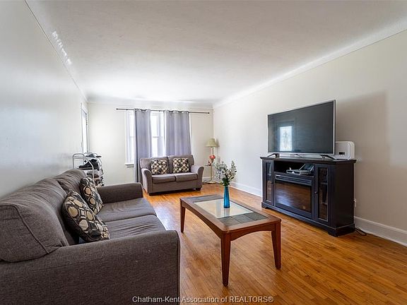 4th image of 363 Lacroix St