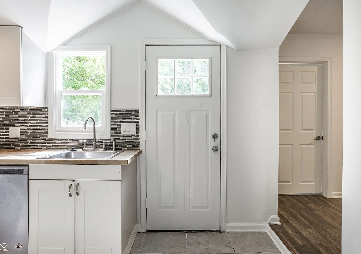 5108 Sunny Meade Ln - $2,800.00/mo. — Photo 3