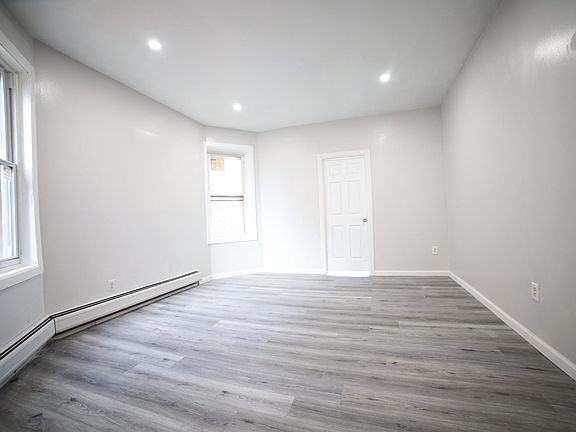 3rd image of 345 Forrest St #3R