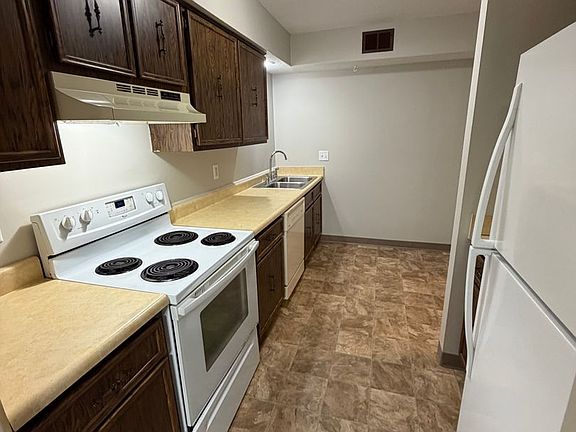 3rd image of 3401 Blackhawk Rd #1B