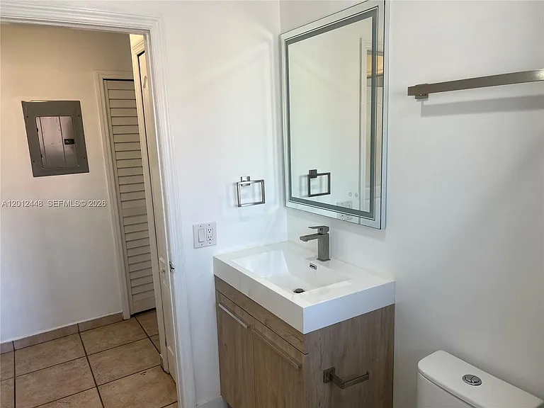 2425 W 76th St #207 — Photo 19