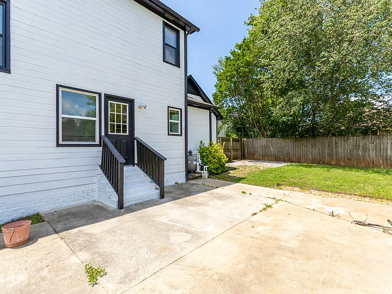 122 Sleepy Hollow Ct — Photo 24