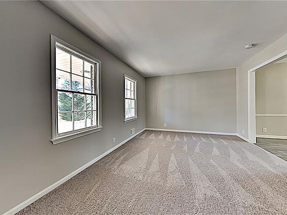 4th image of 904 Hargett Ct