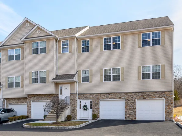 42 Riverview Court #42, Brookfield, CT 06804