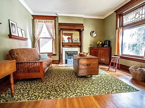 5th image of 1556 Pullan Ave