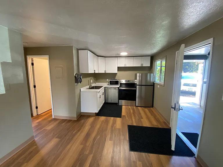 2005 NW Garfield Ave #2017 — Photo 3