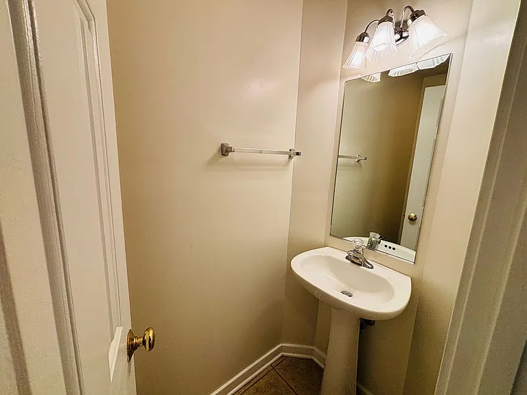 242 Virginia St — Photo 9