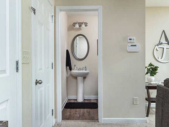 3rd image of 617 Arrowhead Dr