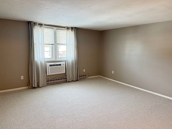 3rd image of 870 Haverhill St APT 21B