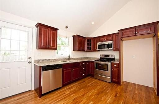 5th image of 298 Central St