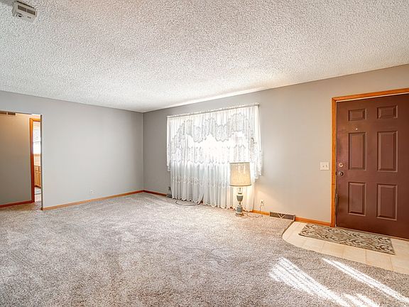 4th image of 317 Hartland Ave