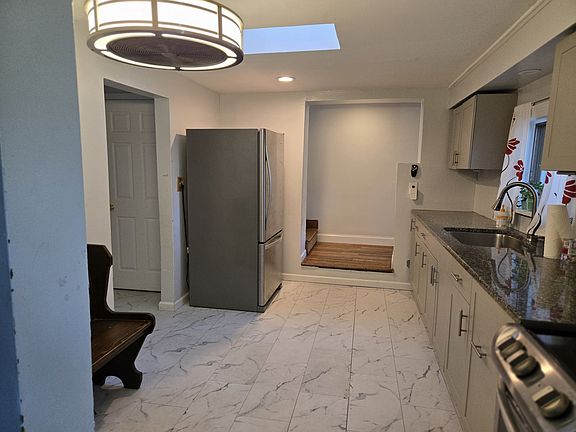 4th image of 347 Somerset St