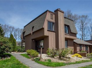 19 Canterbury Ln #19, Avon, CT 06001