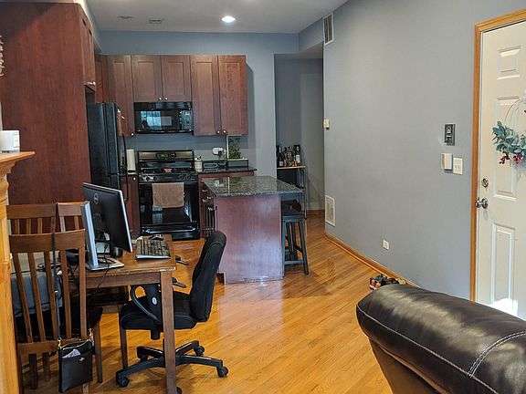 5th image of 2540 N Southport Ave #2FM