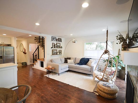 4th image of 3026 Buckingham Ln