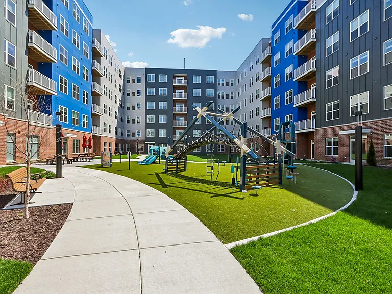 The View at Huxley Yards — Photo 30