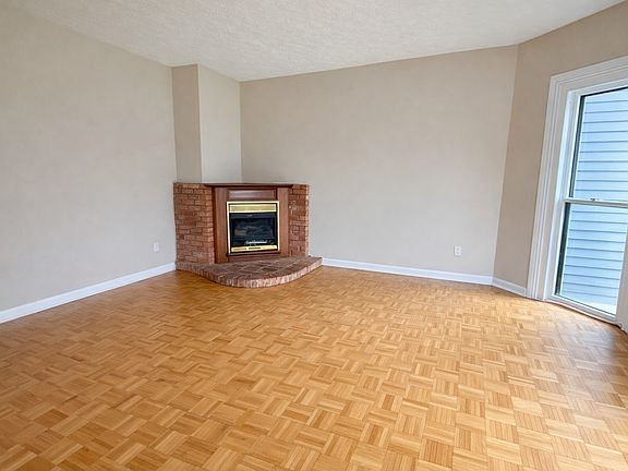 2nd image of 270 Alexander St APT C2