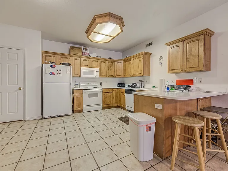 437 N Belmont Pl #260 — Photo 5