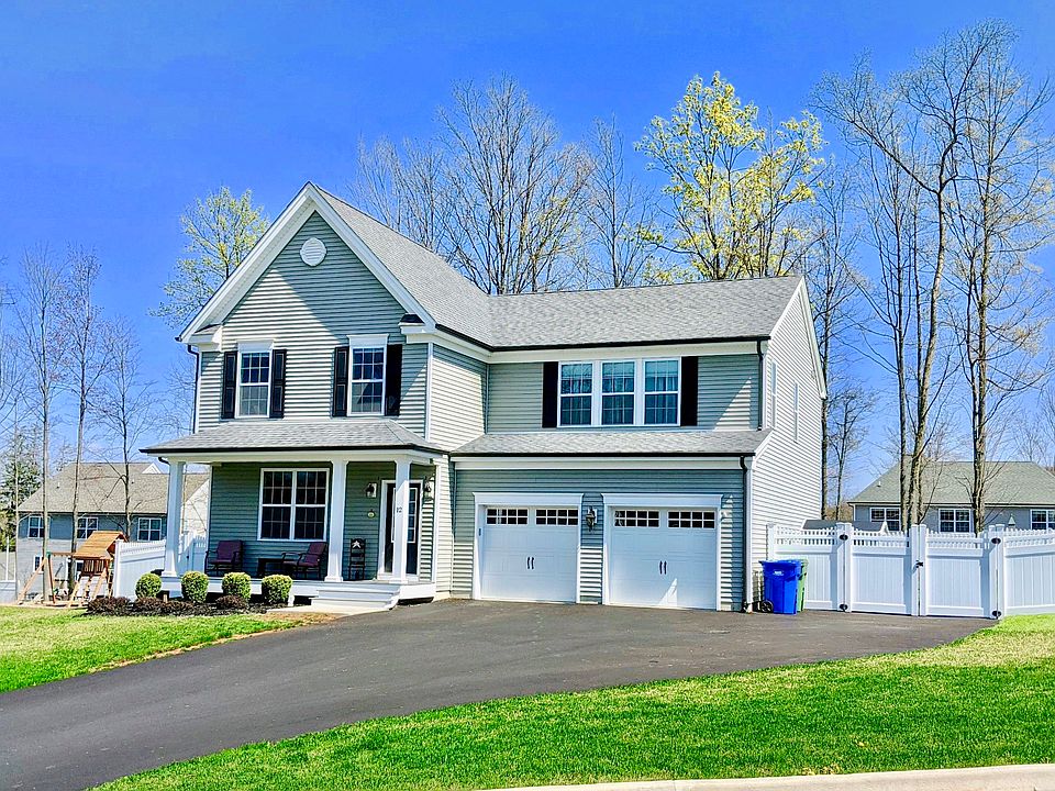 1st image of 12 Woodmere Cir
