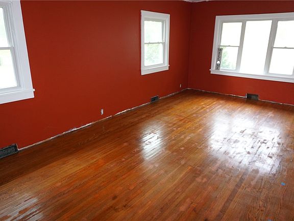 4th image of 40 David Ave