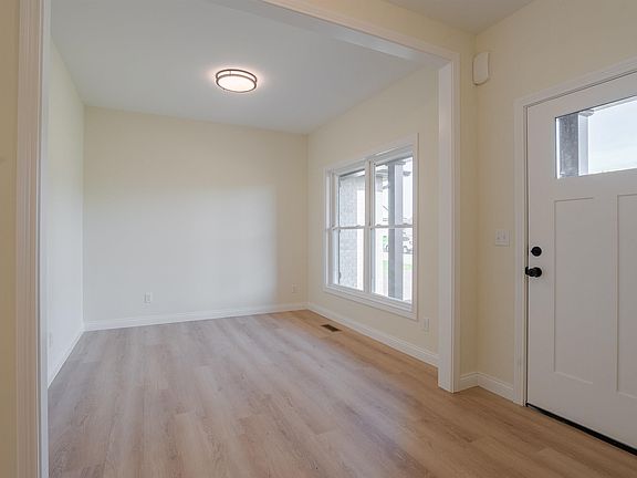 4th image of 306 Sunset Dr