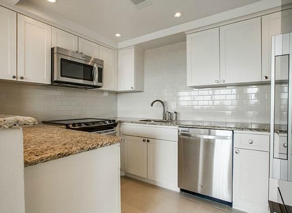 5th image of 6211 W Northwest Hwy APT 603
