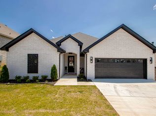 1106 Tahoe Dr, Maumelle, AR 72113