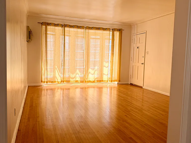 10942 Moorpark St — Photo 6