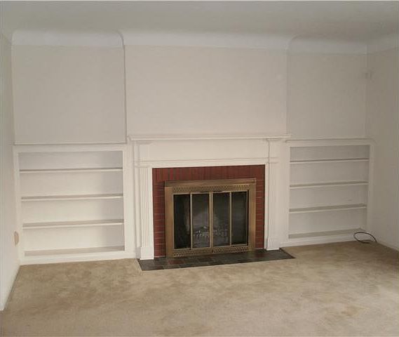 2nd image of 4625 Oakridge Dr