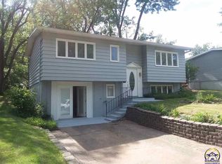 3327 SW Lakeside Dr, Topeka, KS 66614